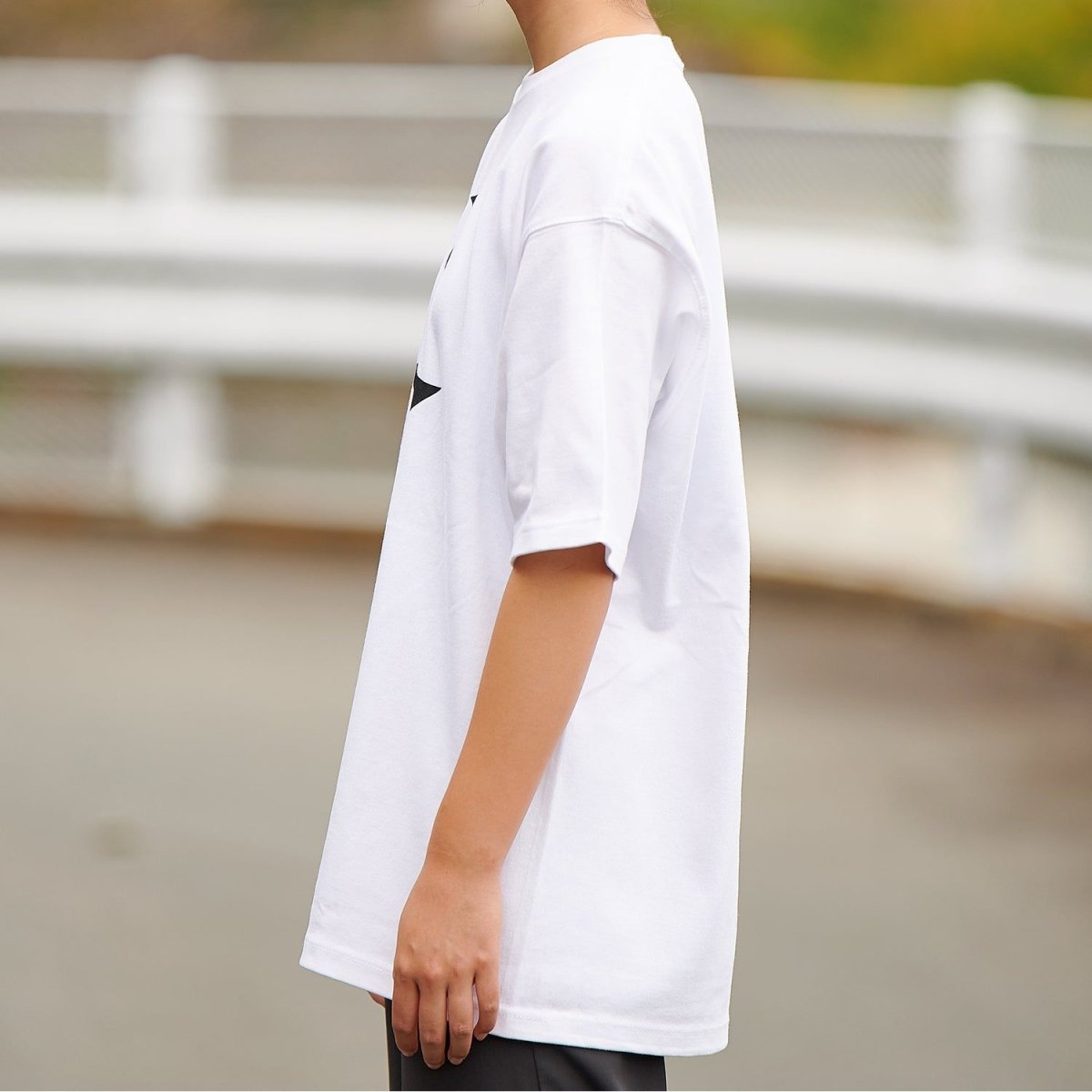阿夫利 タイポグラフィTシャツ(WHITE) - らーめんAFURI 公式通販サイト