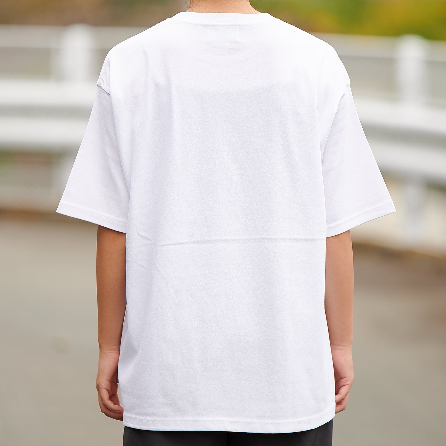 阿夫利 タイポグラフィTシャツ（WHITE）