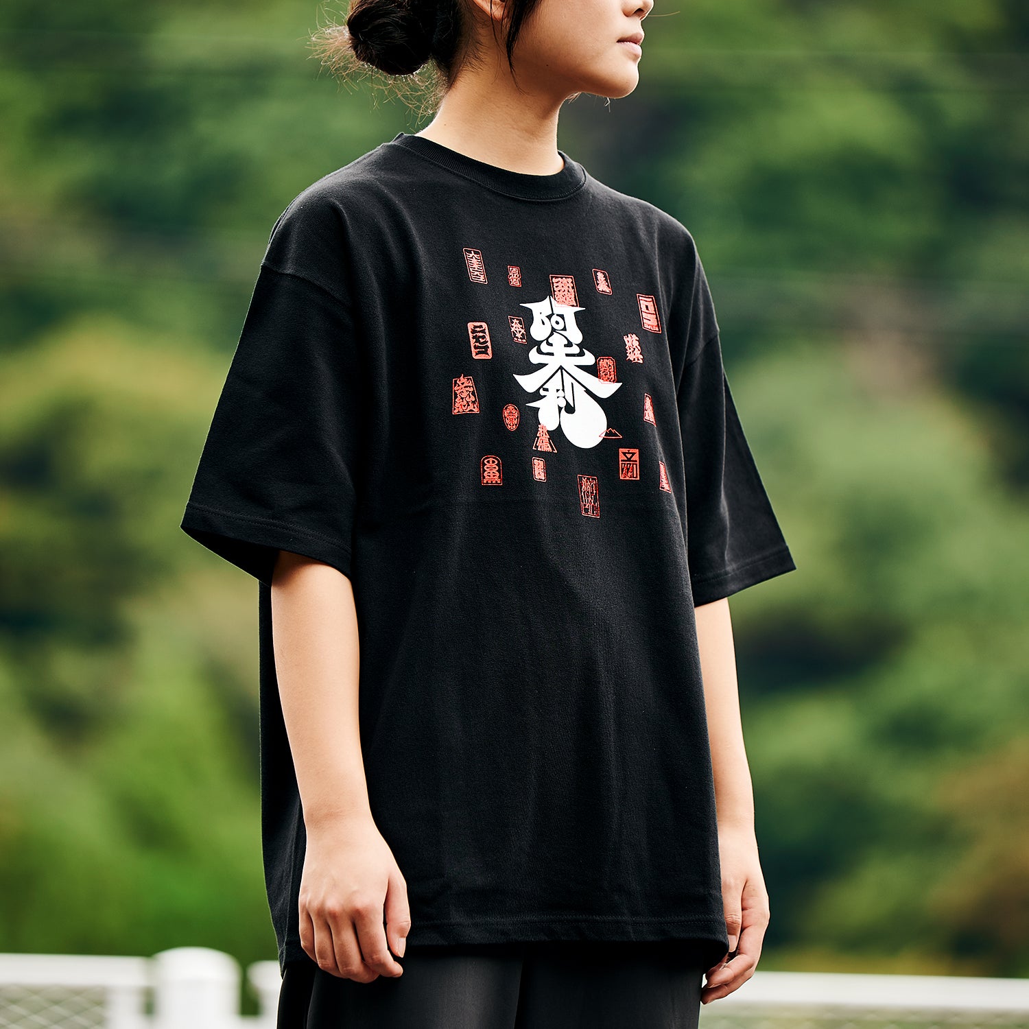 阿夫利 / 御朱印 タイポグラフィTシャツ（BLACK）